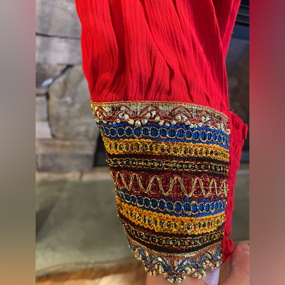 BEAUTIFUL Red festival top. Size XS-S - Picture 3 of 3